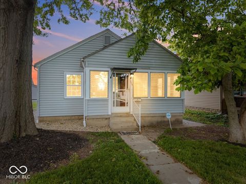 Photo of 844 E Berwyn Street, Indianapolis, IN 46203 (MLS # 22099538)