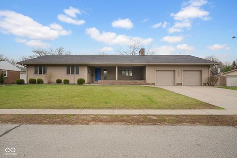 Photo of 3805 Lakeside Drive, Columbus, IN 47203 (MLS # 22090828)