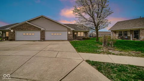 8242 Frankdale Court, Indianapolis, IN 46259 - MLS#: 22031179