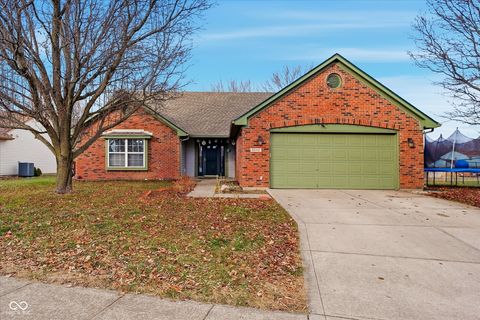 Photo of 6542 Rosebush Lane, Indianapolis, IN 46237 (MLS # 22077195)
