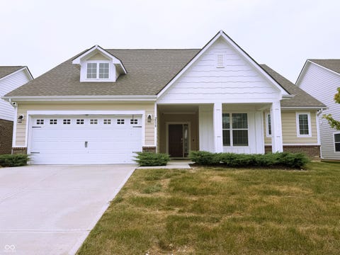 Photo of 2538 Riviera Place, Greenwood, IN 46143 (MLS # 22117742)