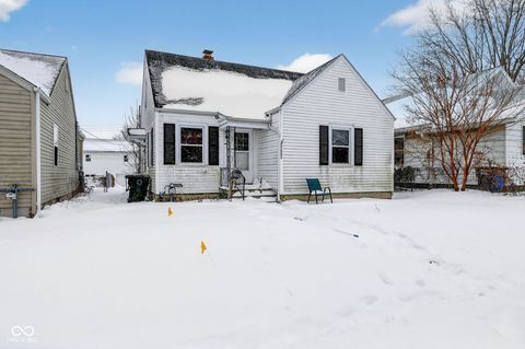 Photo of 2233 W 8th Street, Muncie, IN 47302 (MLS # 22083679)