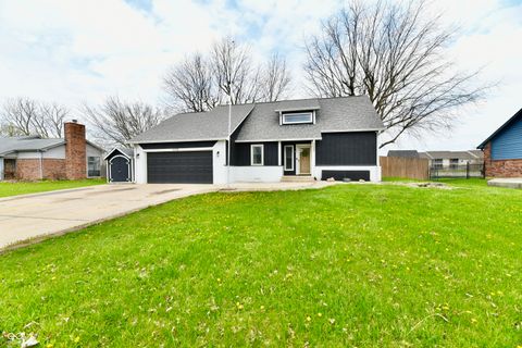 Photo of 1132 Madrid Road, Greenwood, IN 46143 (MLS # 22092547)