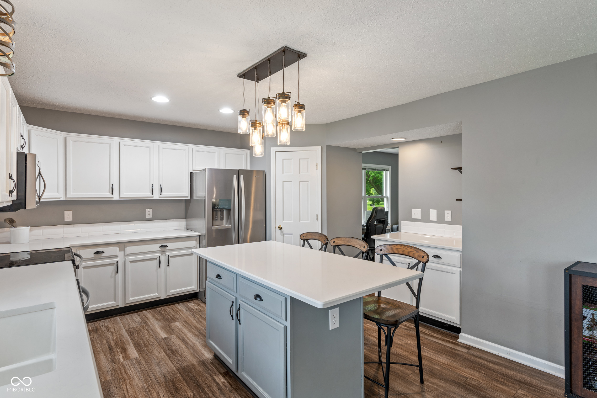 2 E Quail Wood Lane