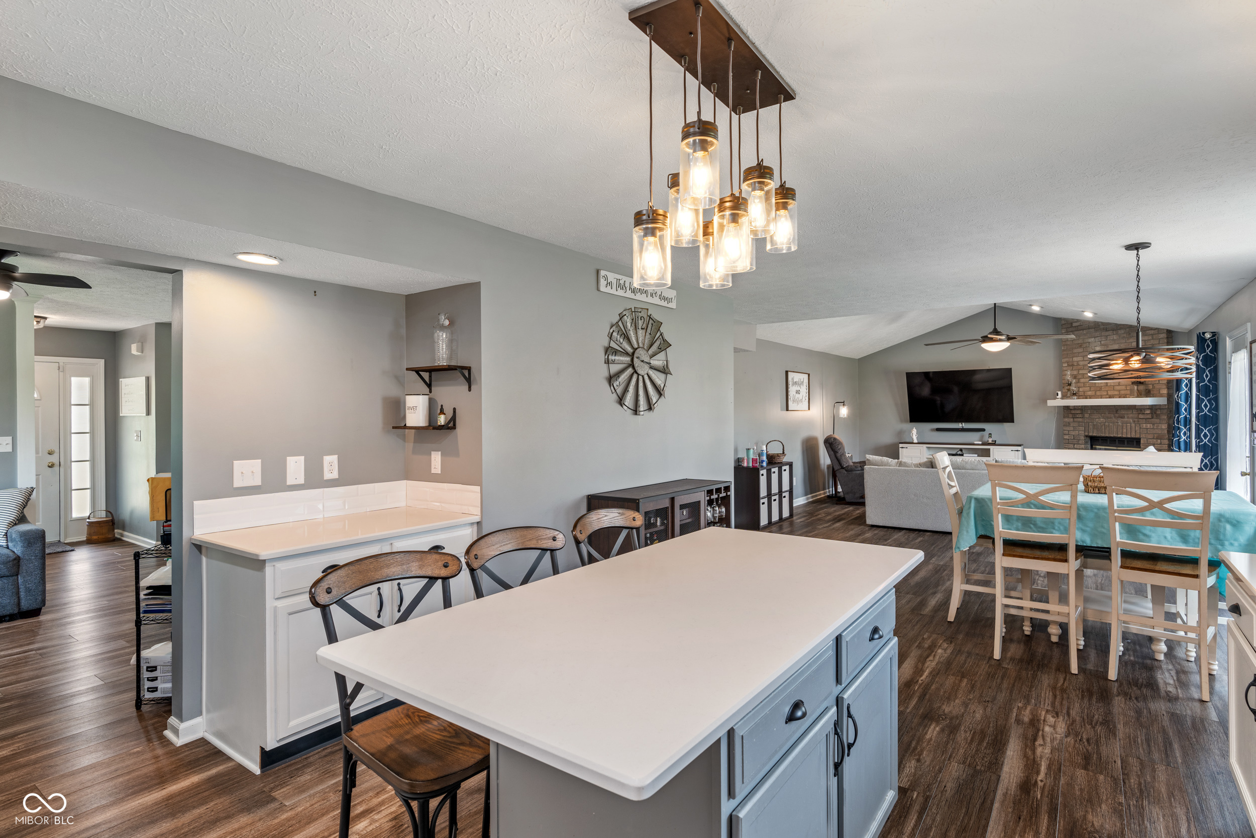 2 E Quail Wood Lane