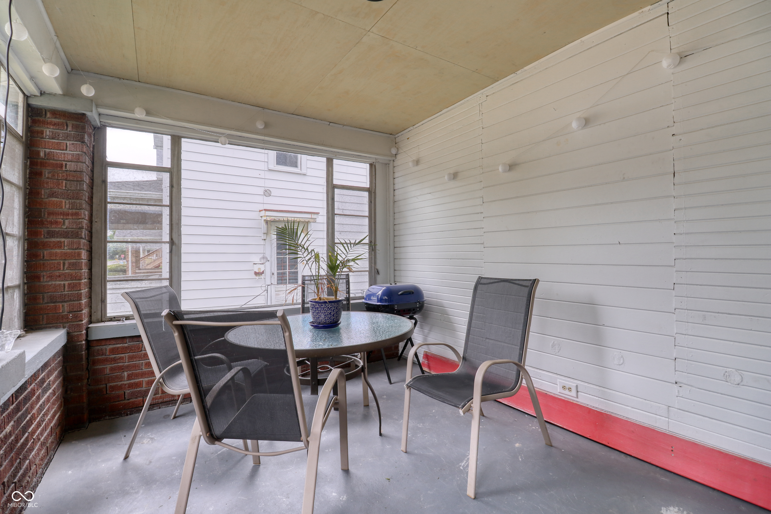 1113 W Ashland Avenue
