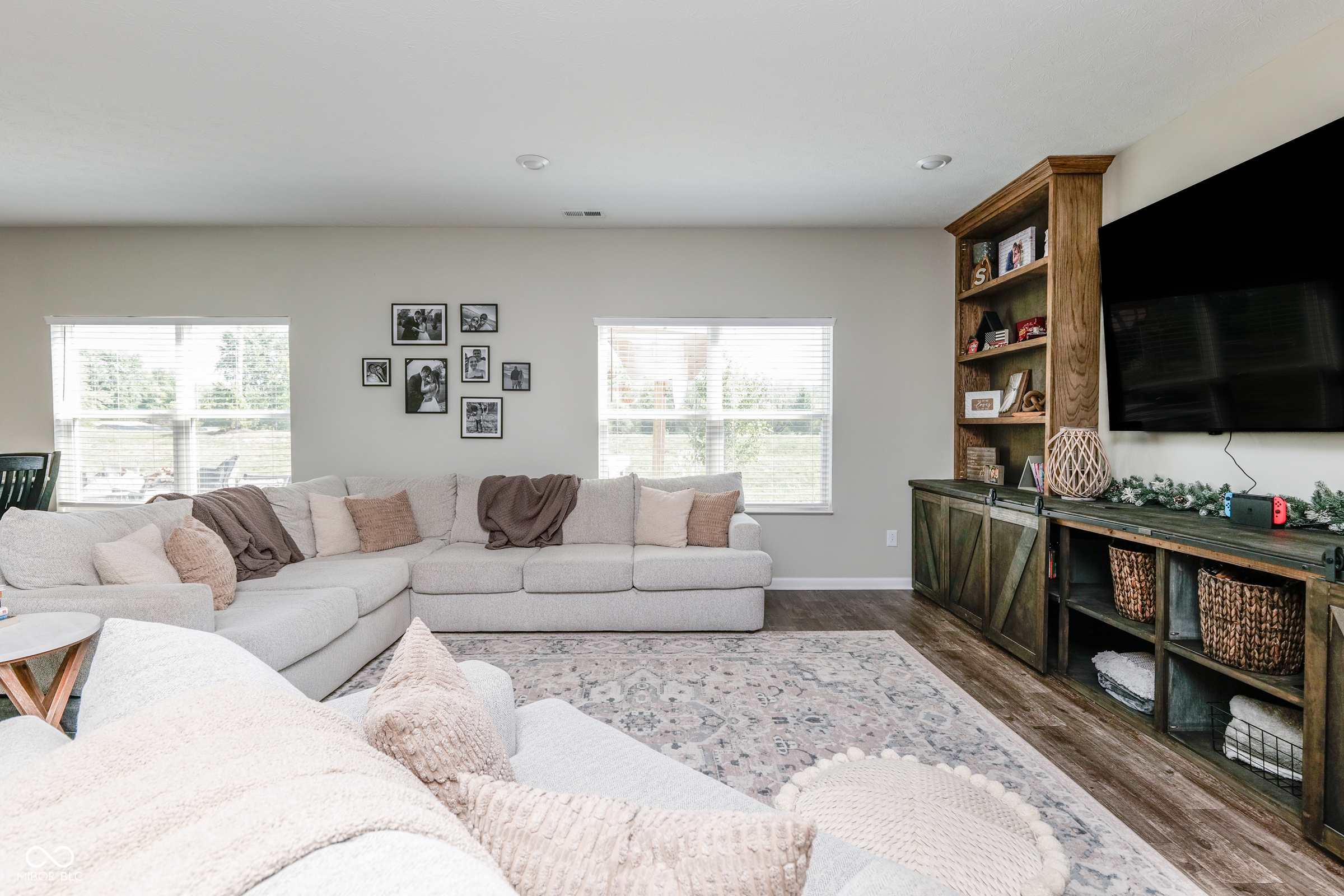 8186 Ambrosia Lane