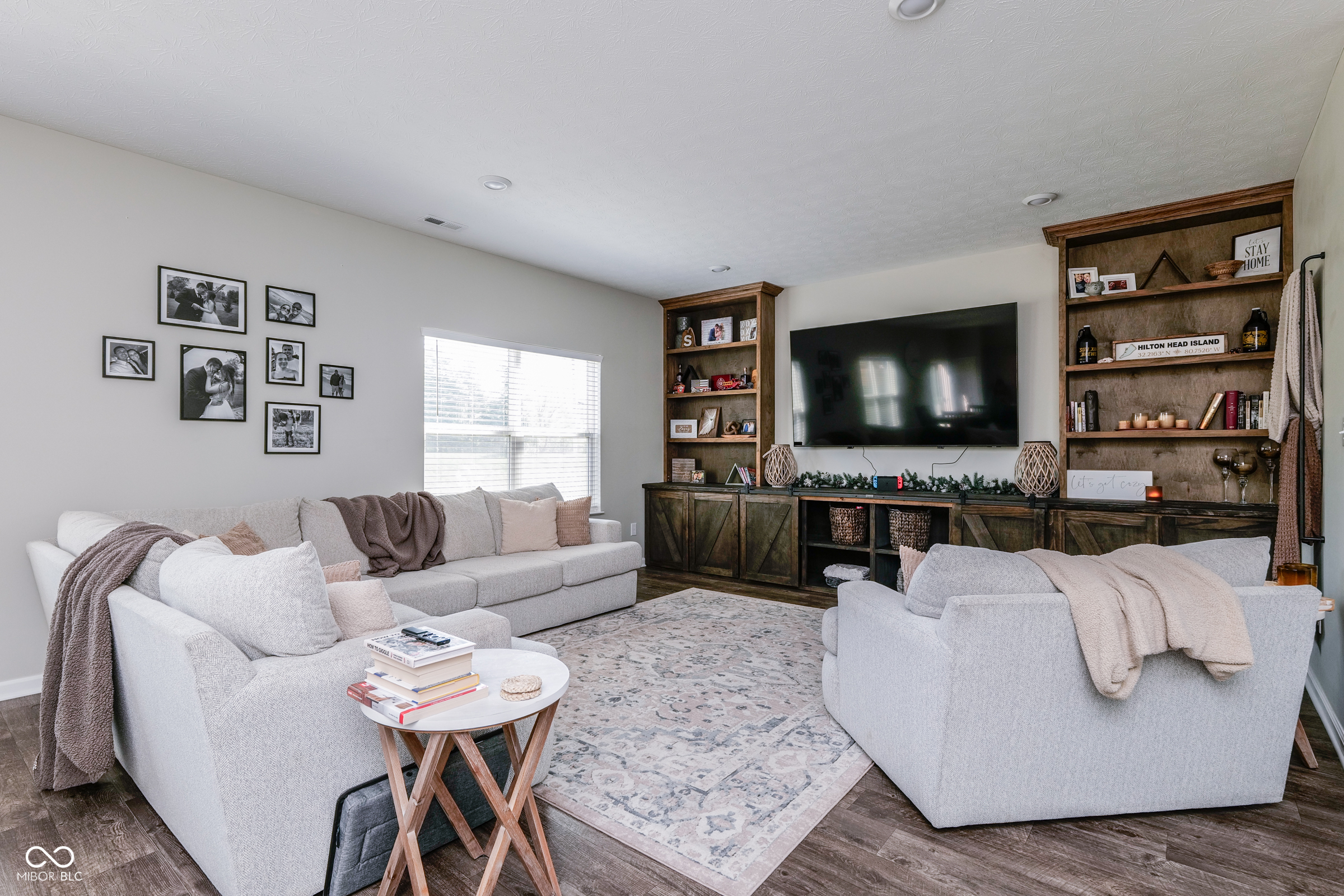 8186 Ambrosia Lane
