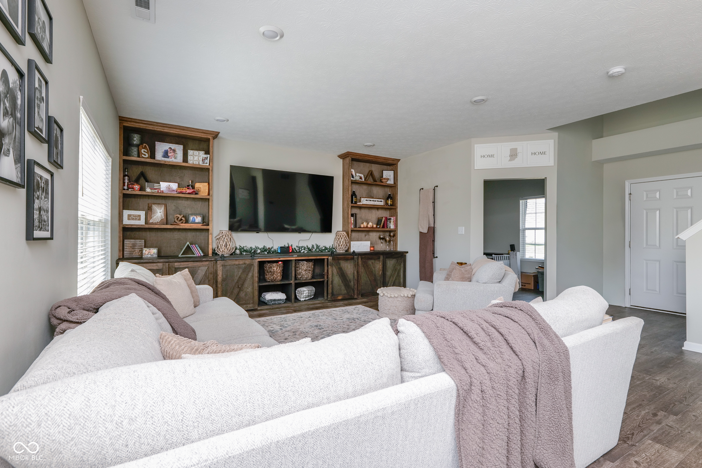 8186 Ambrosia Lane