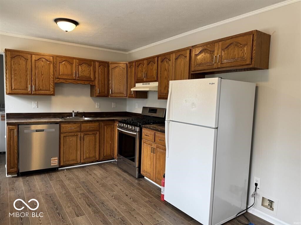 1523 W 8th Street
