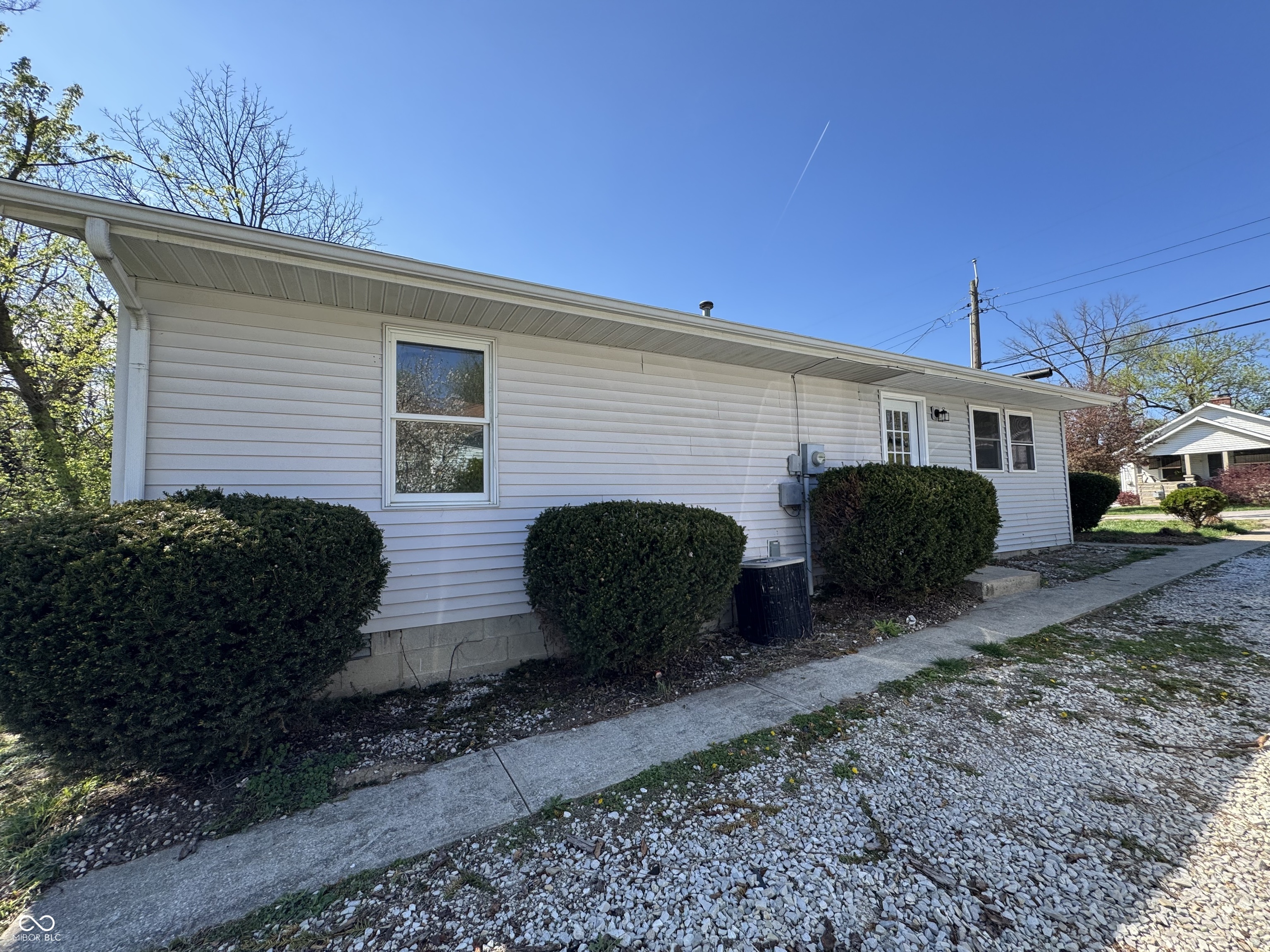 1523 W 8th Street