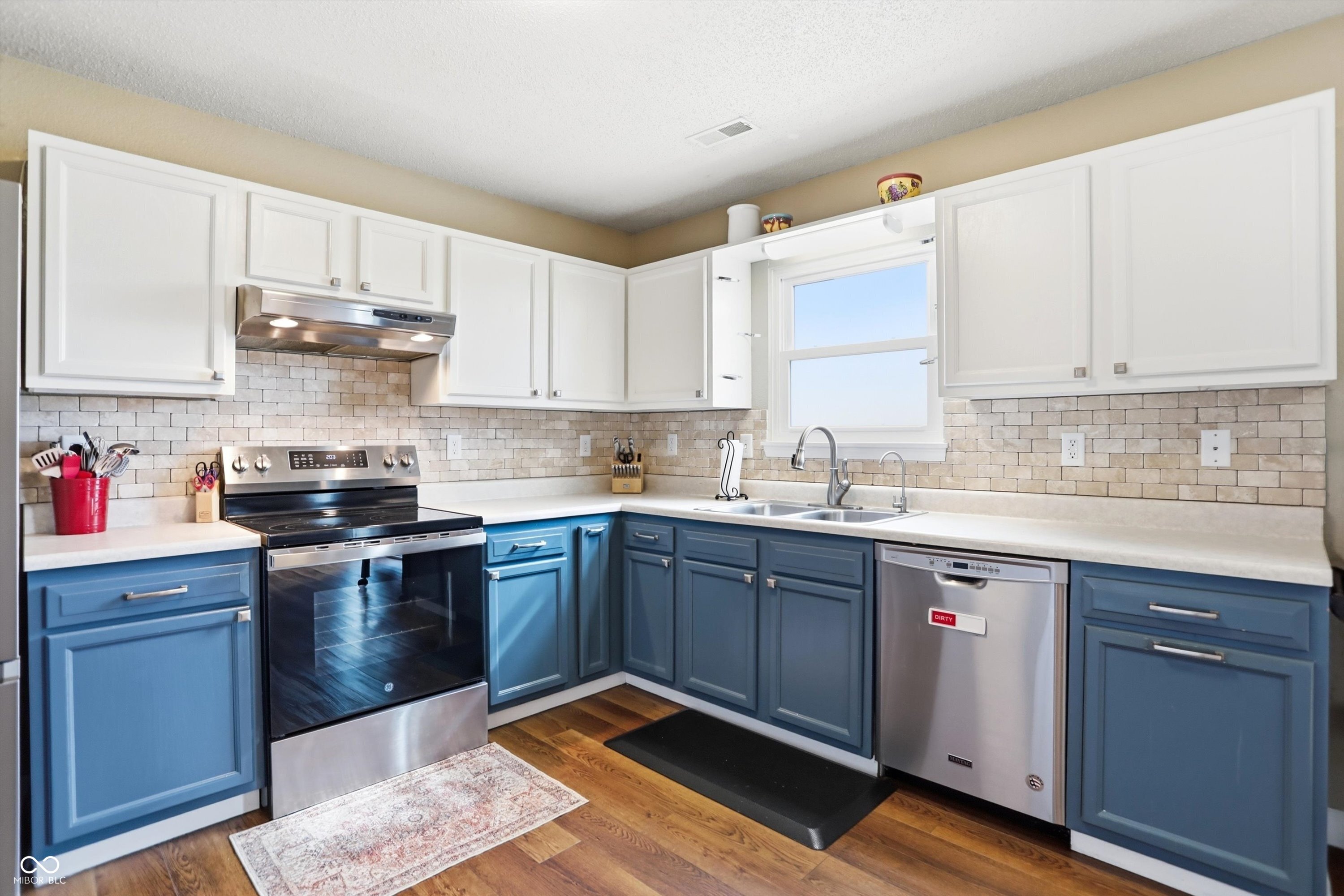 2295 Lakecrest Drive