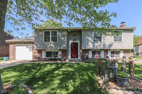 Photo of 7508 Gordon Way, Indianapolis, IN 46237 (MLS # 22101862)
