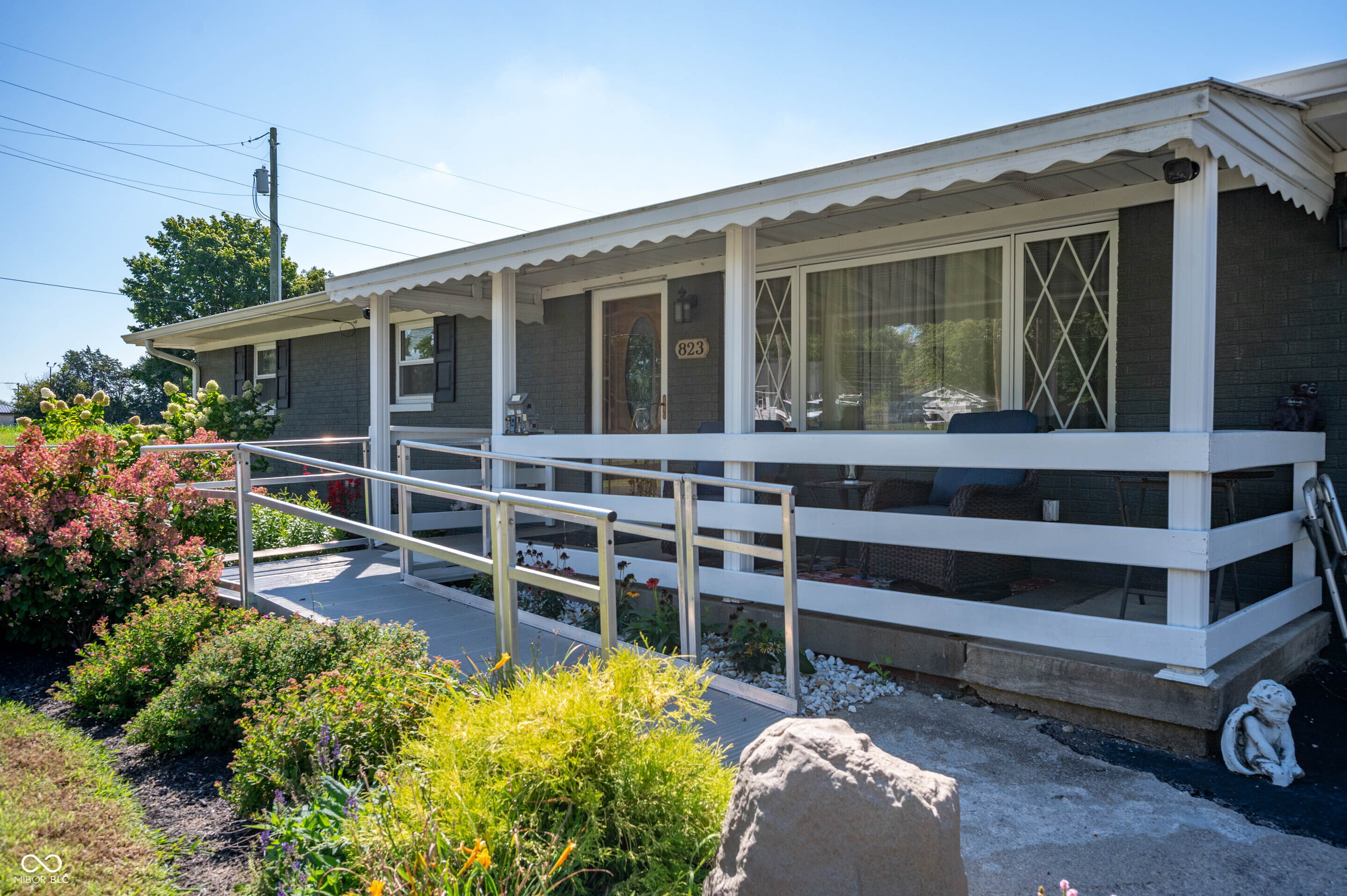 823 W Smith Valley Road