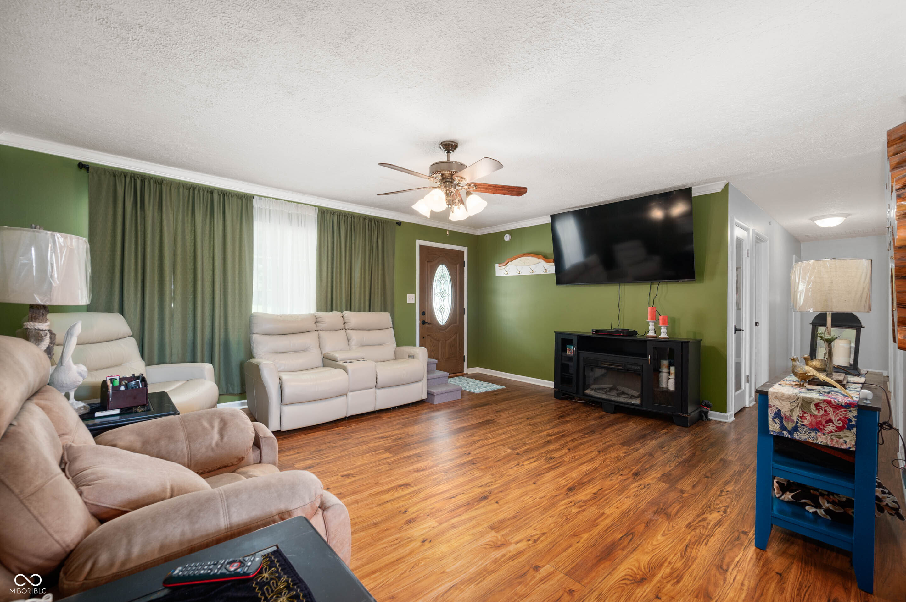 823 W Smith Valley Road