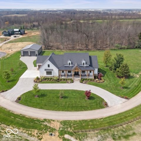 Photo of 4852 Homestead Court, Zionsville, IN 46077 (MLS # 22099852)