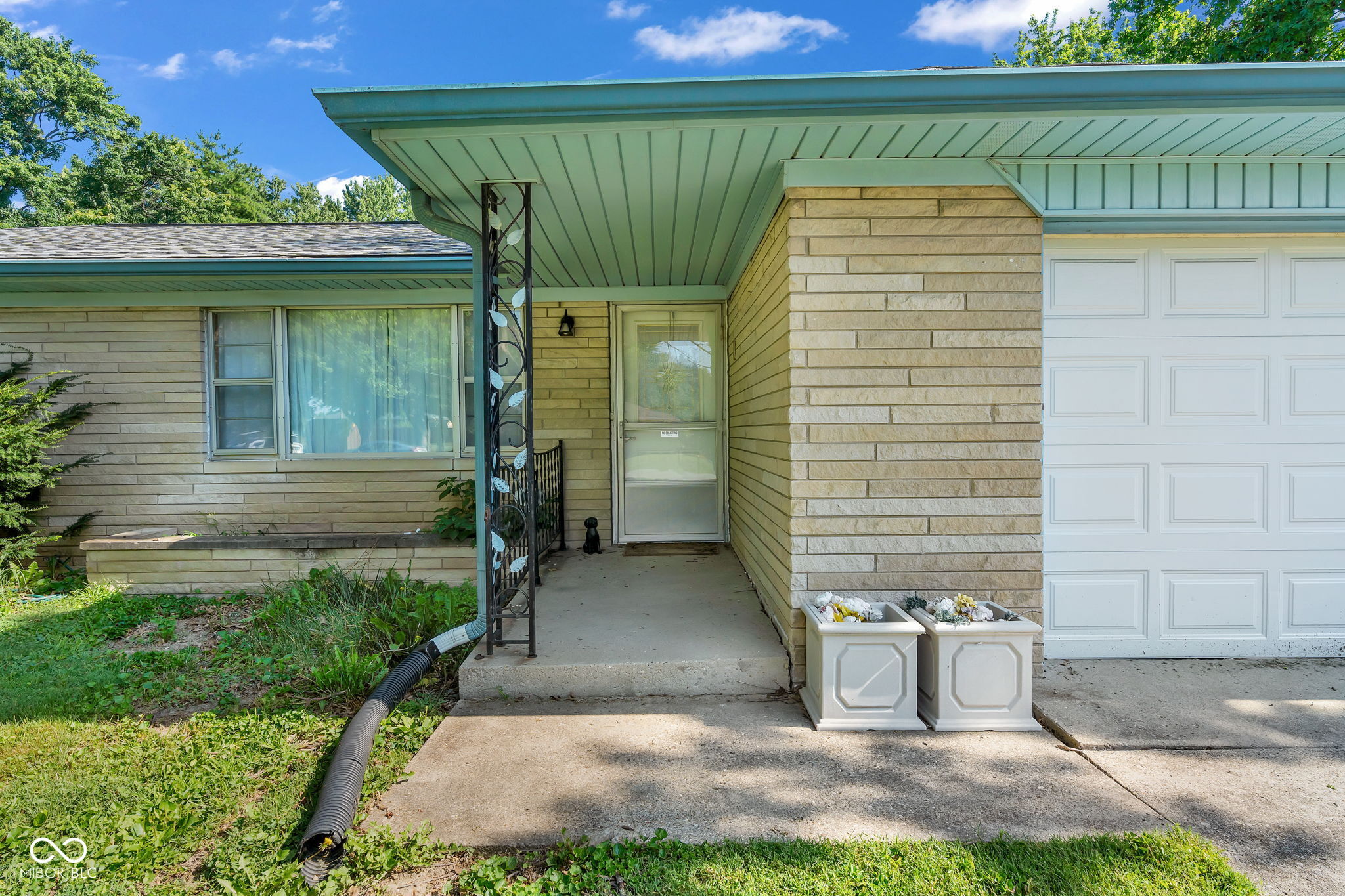 7222 Maple Drive