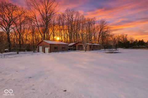 Photo of 4476 E Rembrandt Drive, Martinsville, IN 46151 (MLS # 22083359)