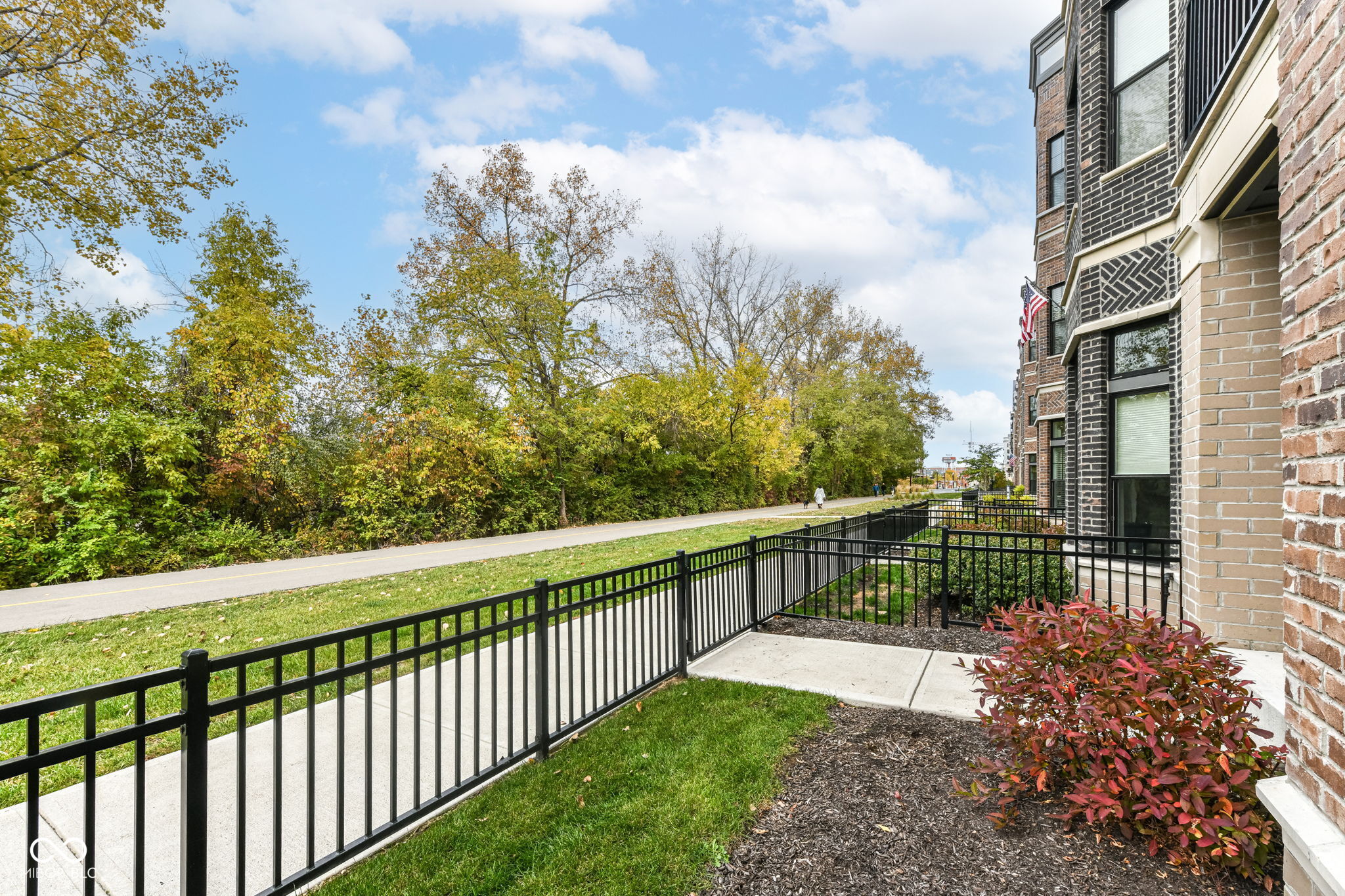 946 Berkhamsted Lane