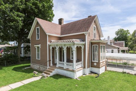 Photo of 409 W Washington Street, Martinsville, IN 46151 (MLS # 22105061)