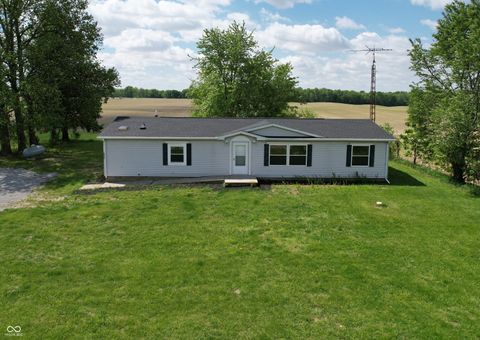 Photo of 5129 W State Road 32, Crawfordsville, IN 47933 (MLS # 22102077)