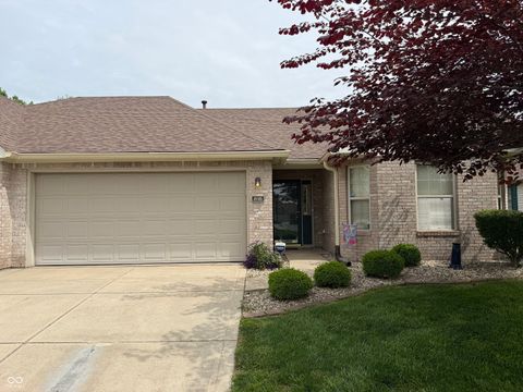 Photo of 818 Jared Drive, Greenwood, IN 46143 (MLS # 22104019)