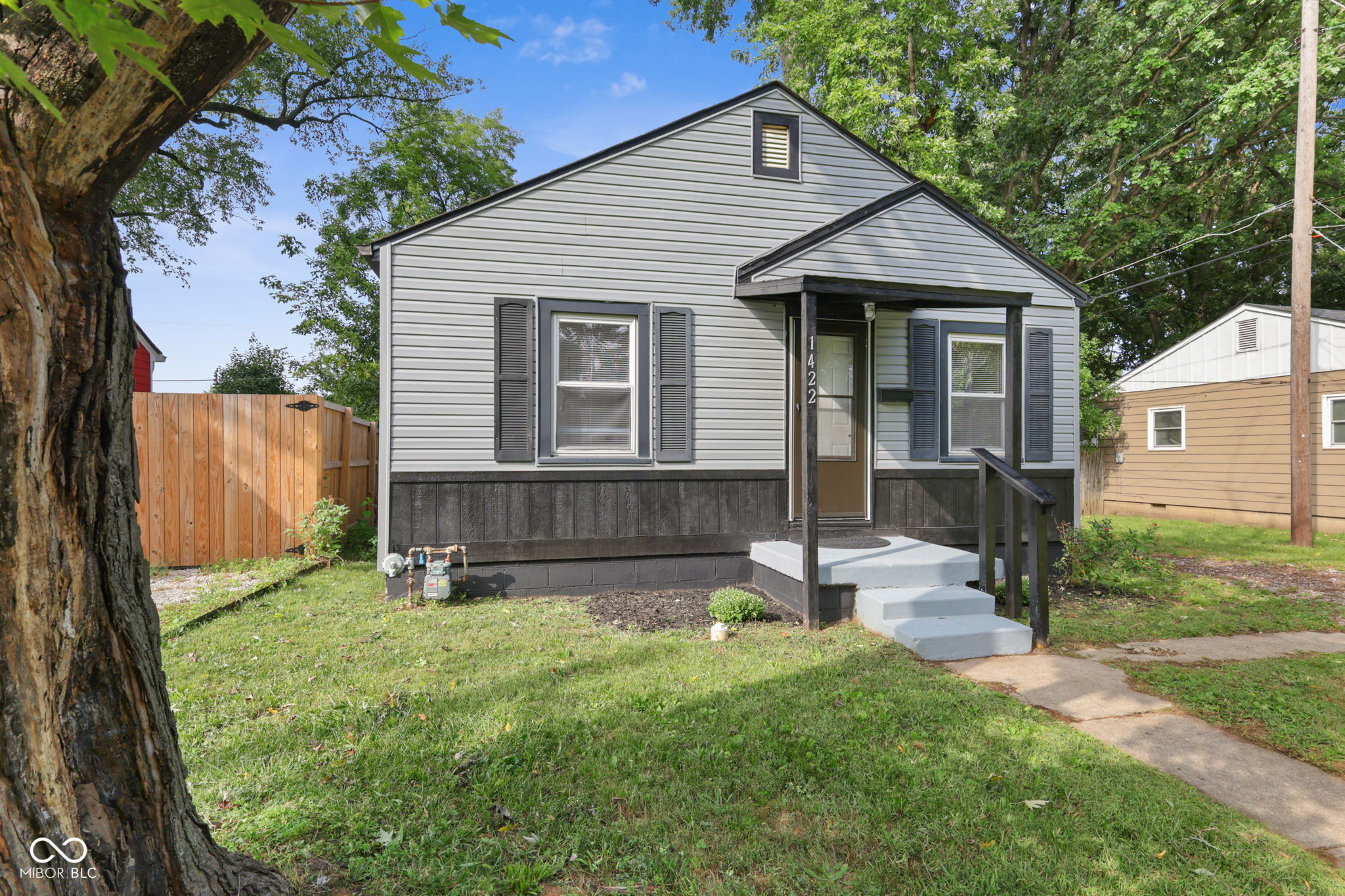 1422 E 49th Street