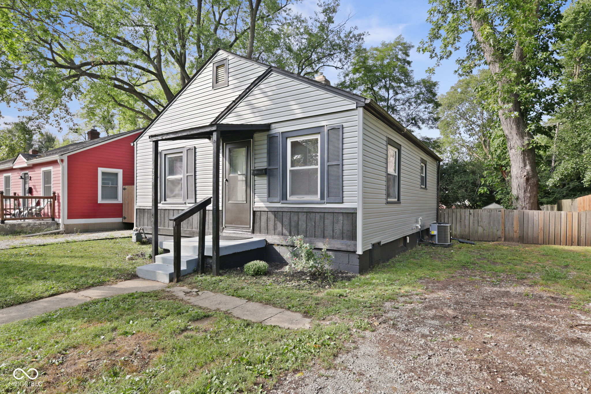 1422 E 49th Street