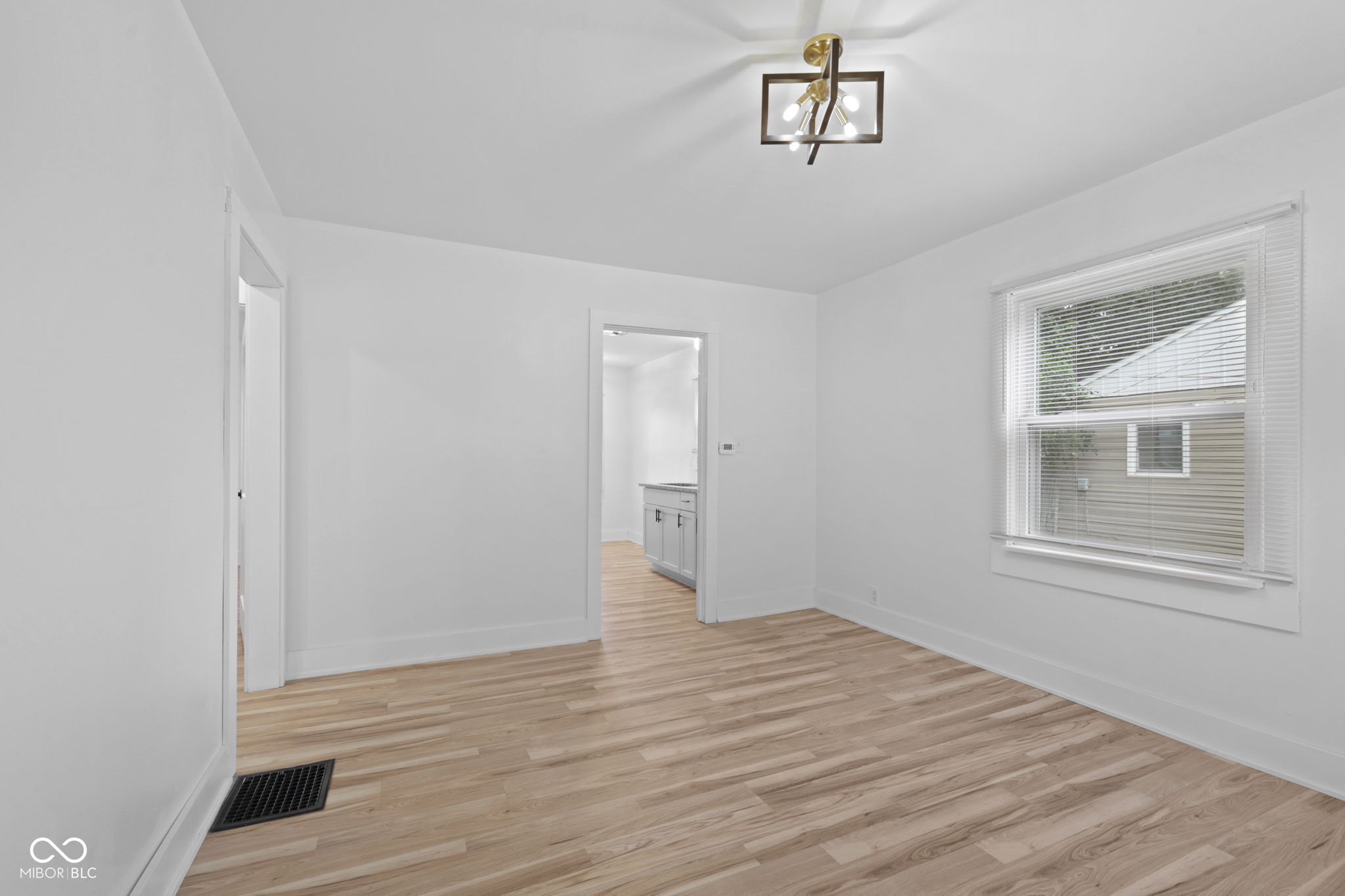 1422 E 49th Street