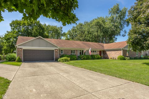 Photo of 1811 Mimosa Lane, Anderson, IN 46011 (MLS # 22122518)