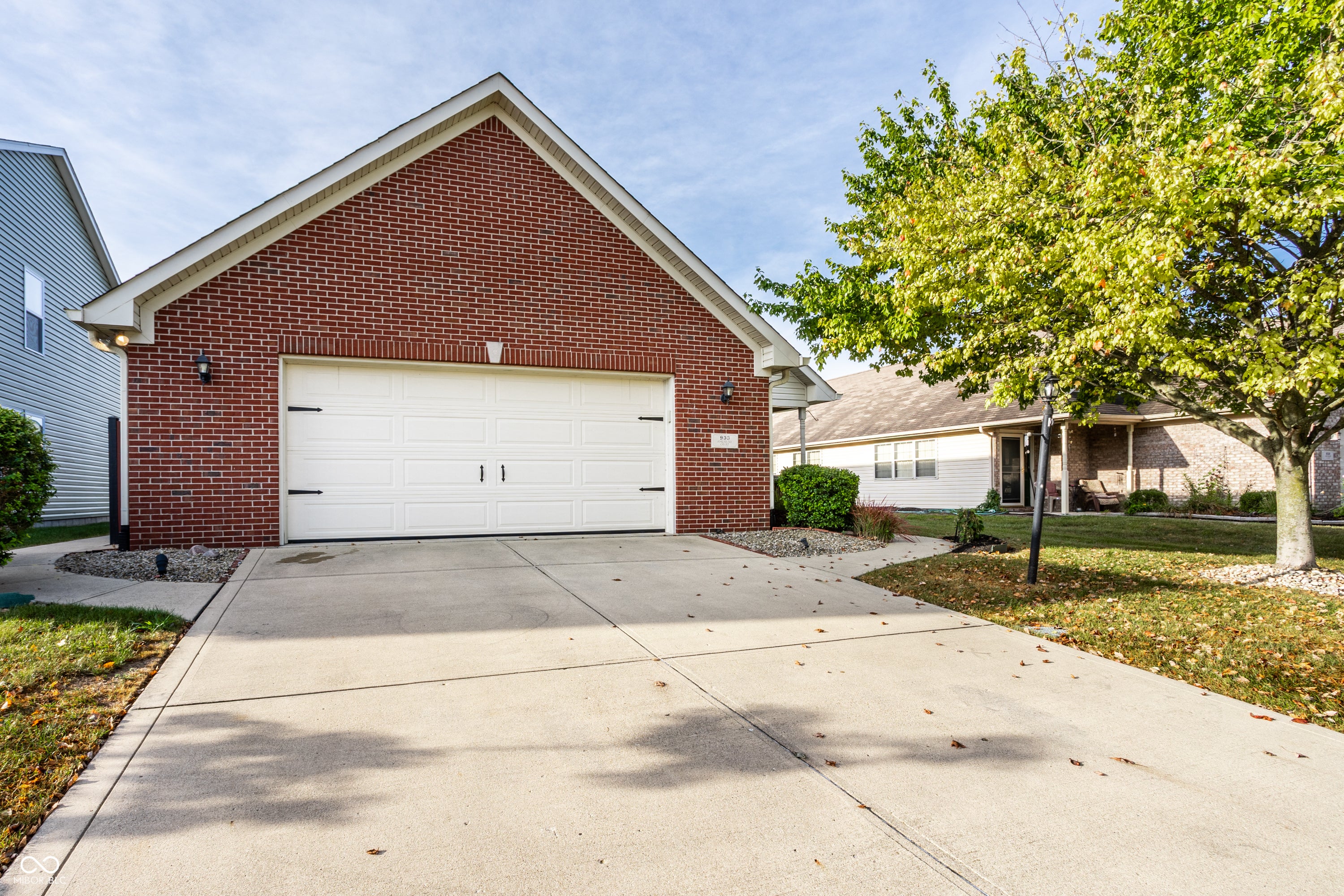 933 Amesbury Court