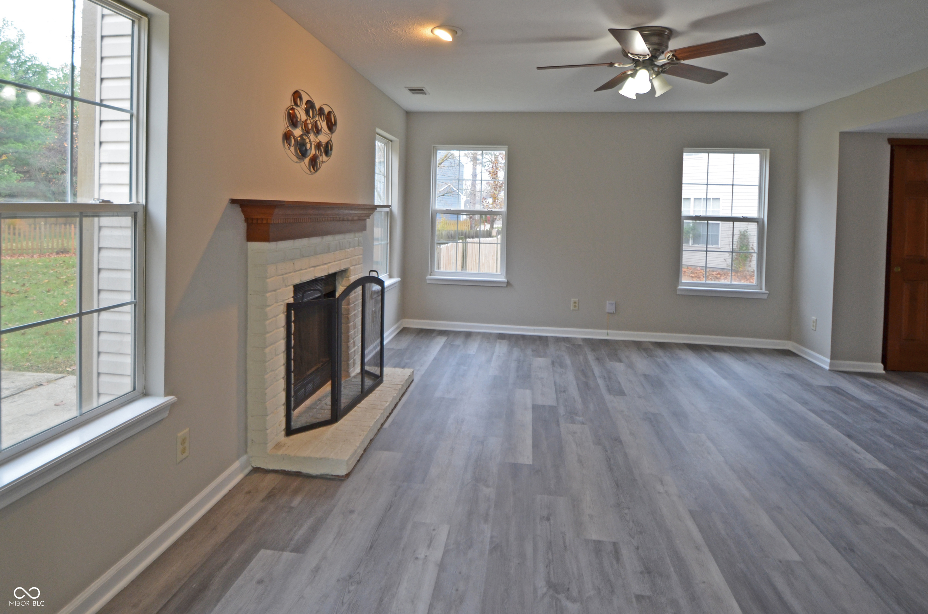 6389 Hillview Circle