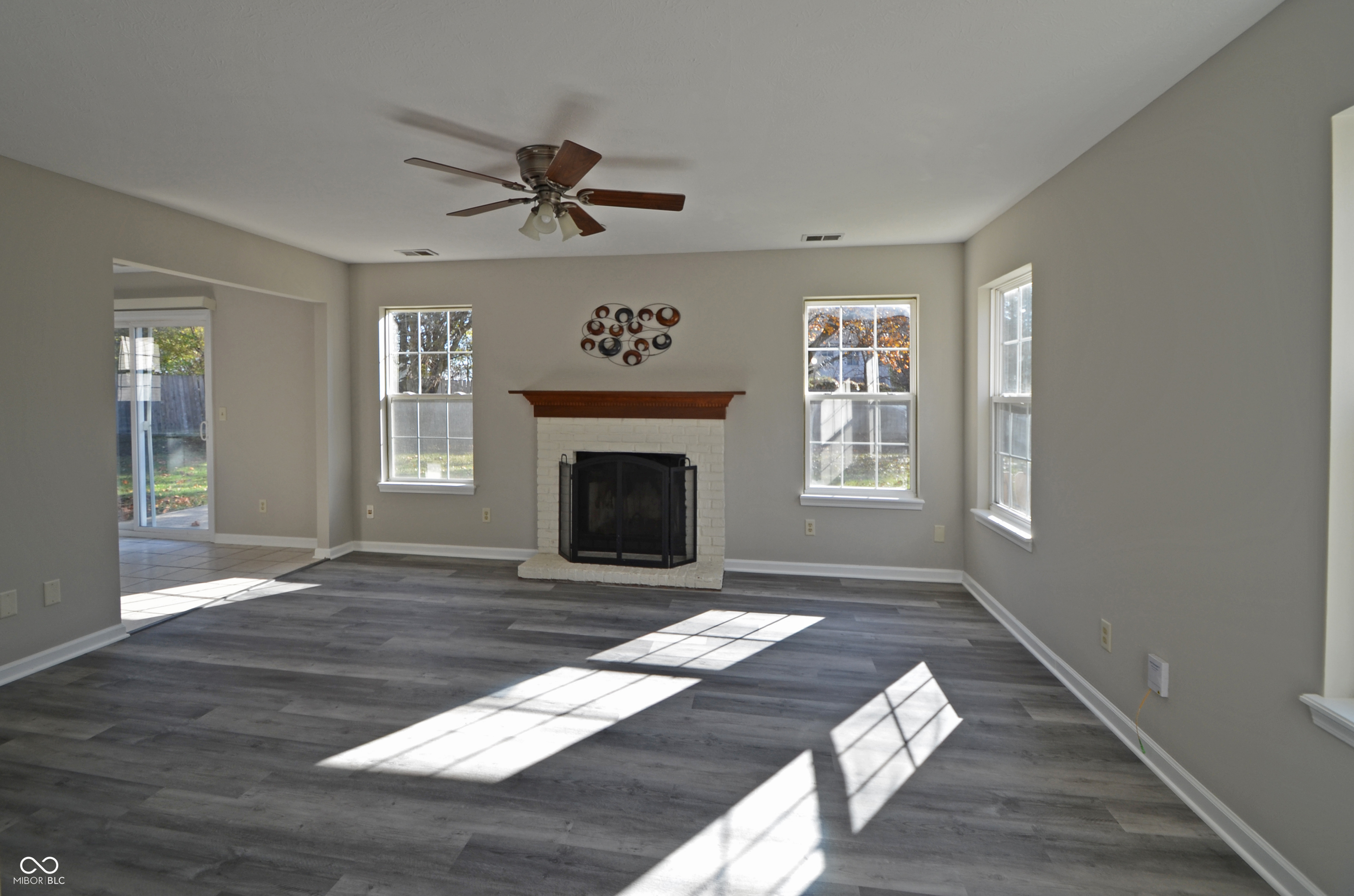 6389 Hillview Circle