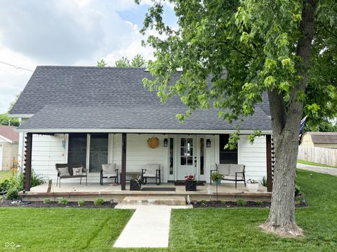 Photo of 426 W Michigan Street, Clayton, IN 46118 (MLS # 22107767)