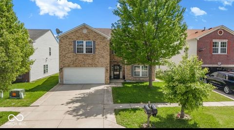Photo of 2951 Hearthside Drive, Greenwood, IN 46143 (MLS # 22101846)