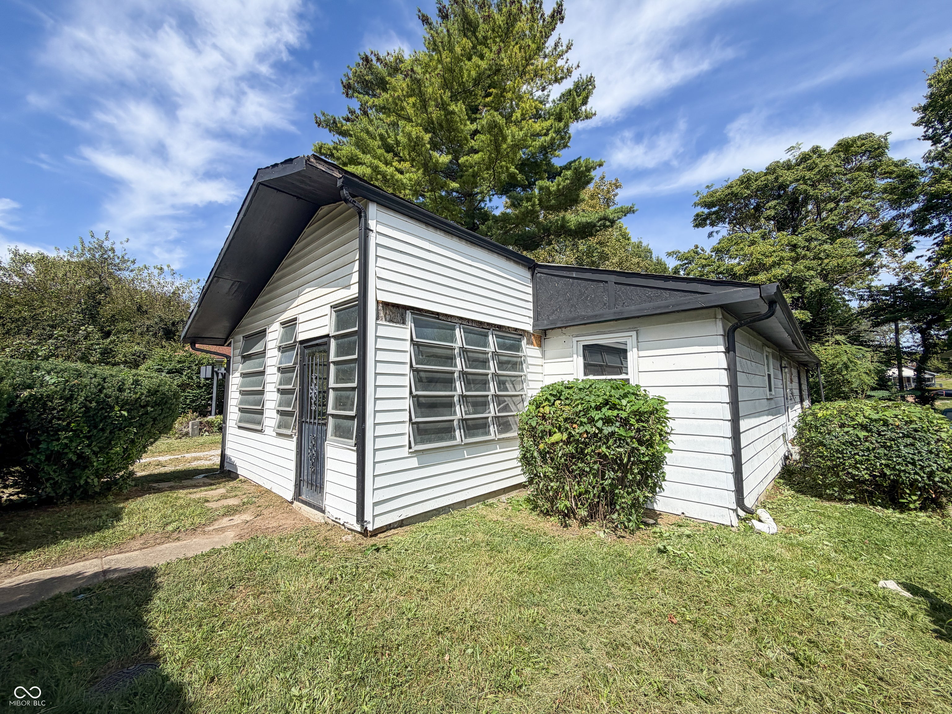 818 W 25th Street