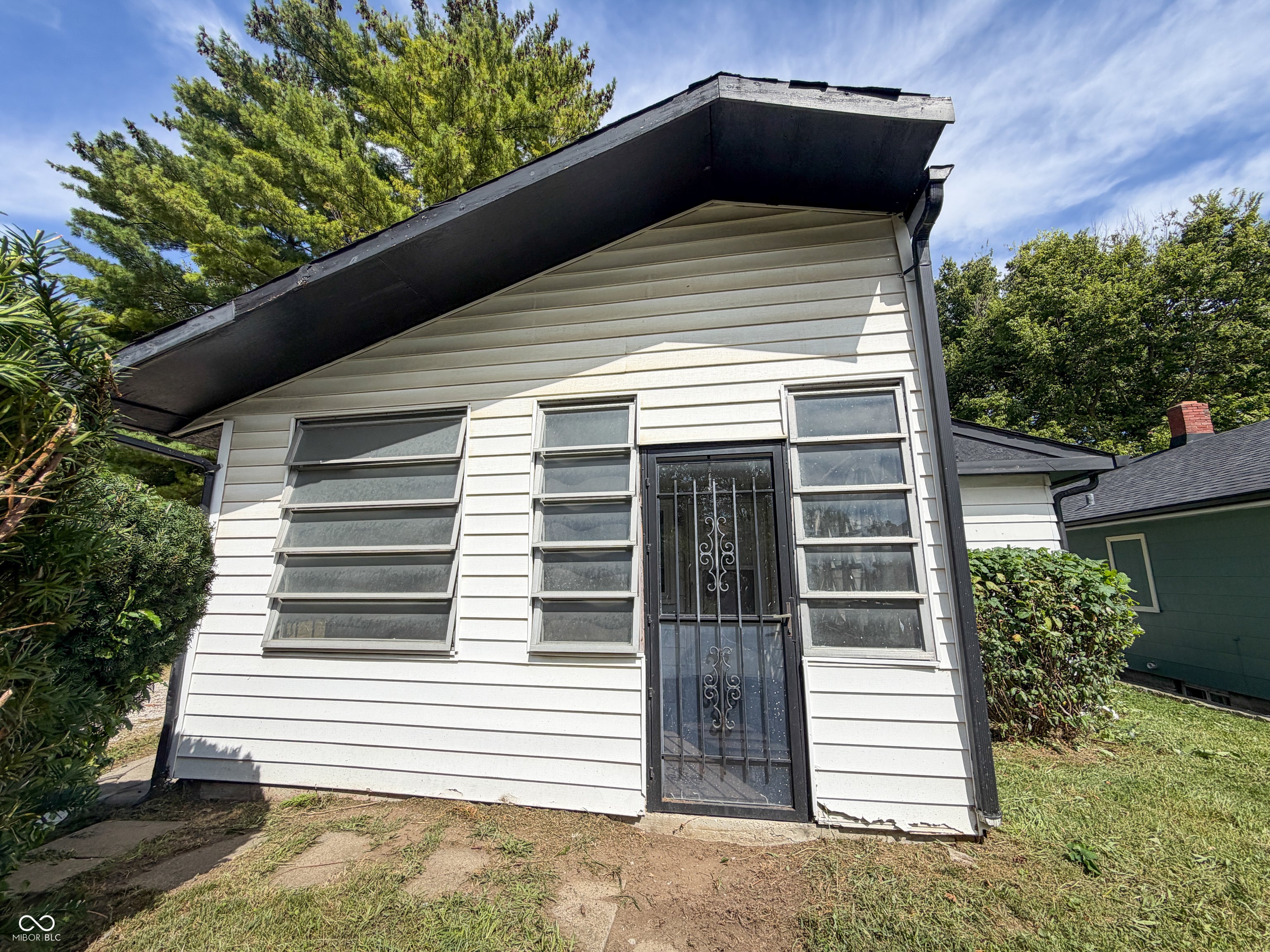 818 W 25th Street