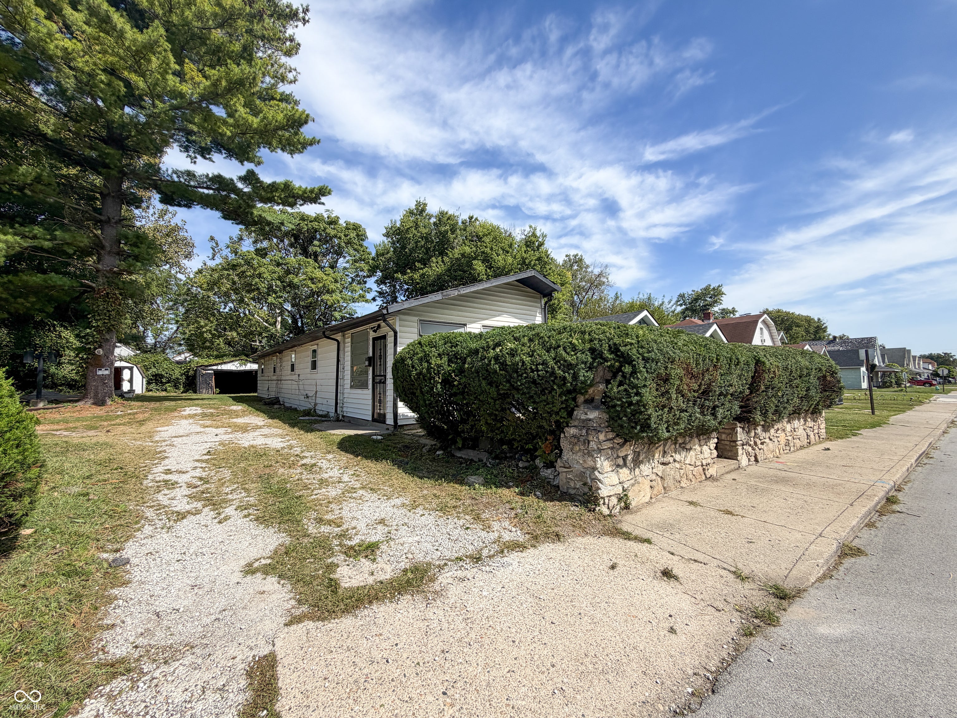 818 W 25th Street