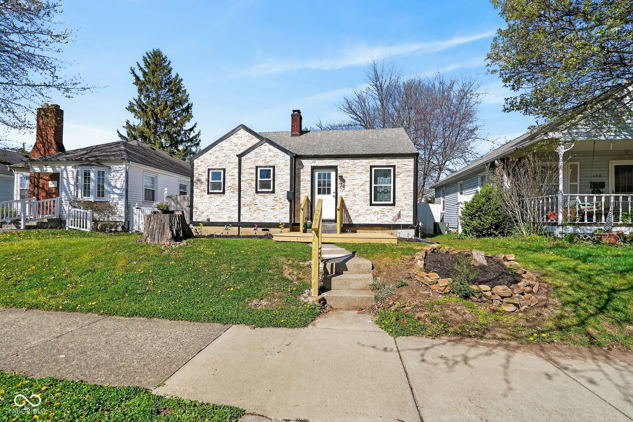 132 S 7th Avenue S