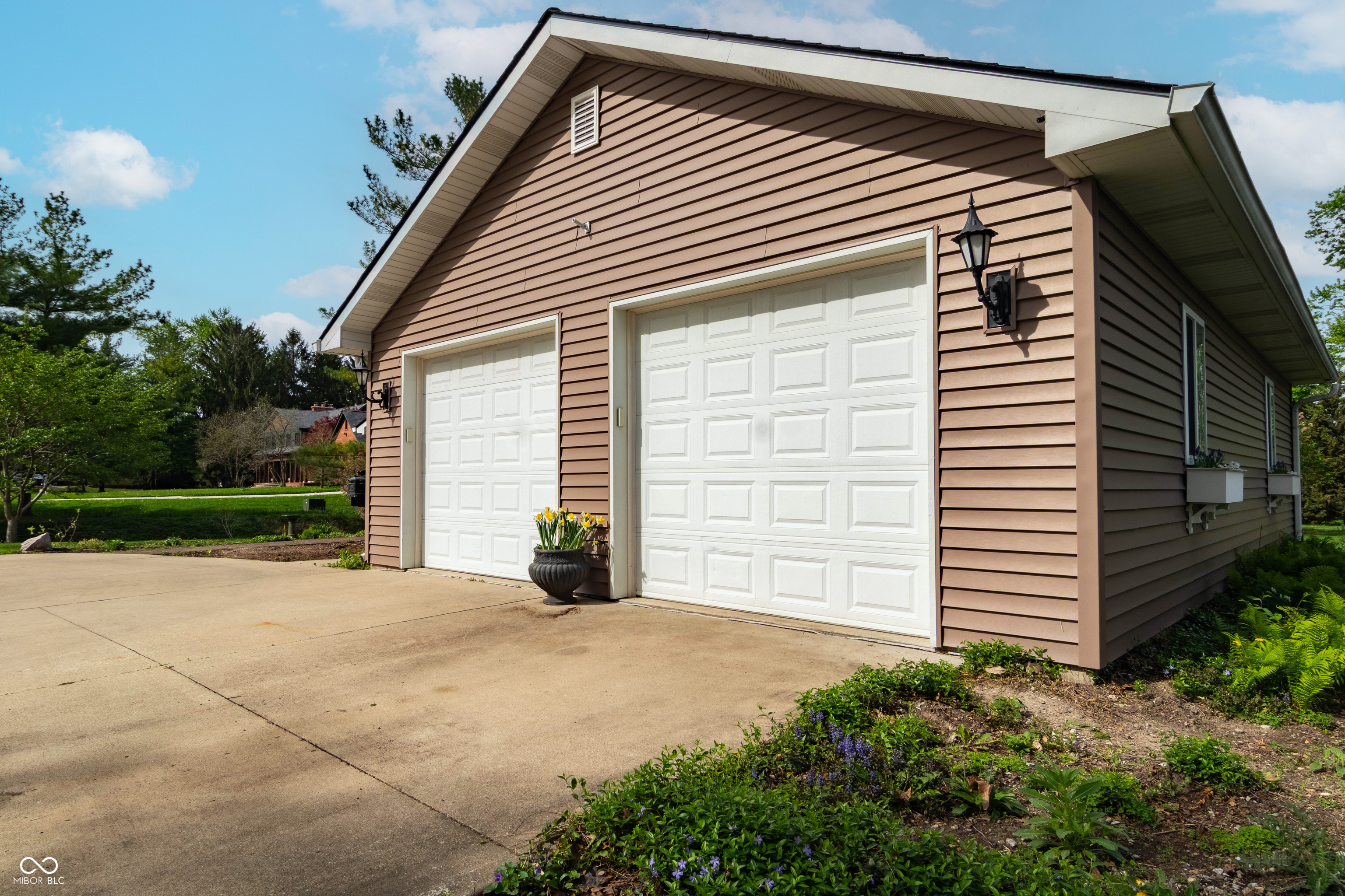 2114 Elmwood Drive
