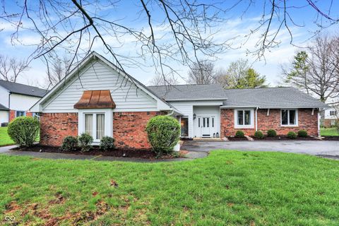 Photo of 825 Mulberry Street, Zionsville, IN 46077 (MLS # 22084502)