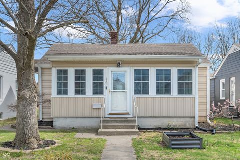 Photo of 137 N 4th Avenue, Beech Grove, IN 46107 (MLS # 22091293)
