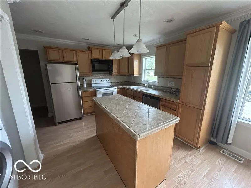 Columbus, Indiana 47201, United States, 3 Bedrooms Bedrooms, ,1 BathroomBathrooms,Residential,Active,112518