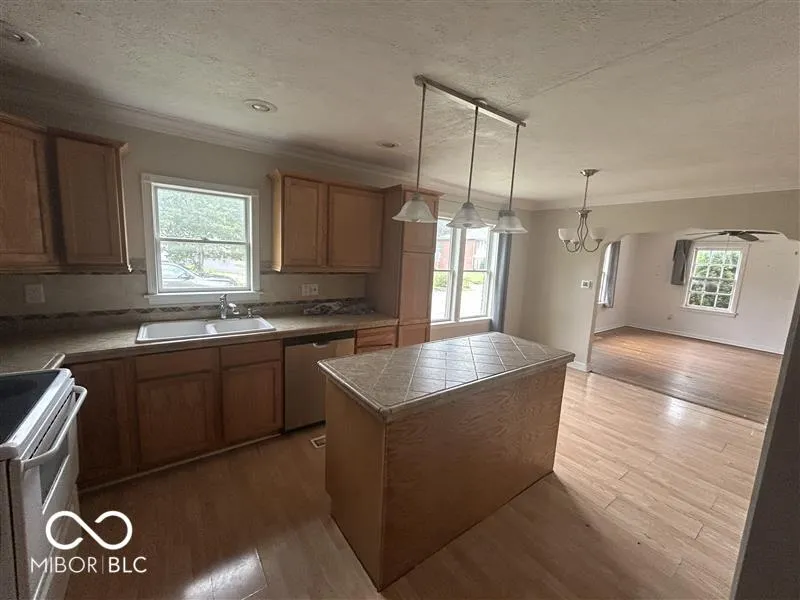 Columbus, Indiana 47201, United States, 3 Bedrooms Bedrooms, ,1 BathroomBathrooms,Residential,Active,112518