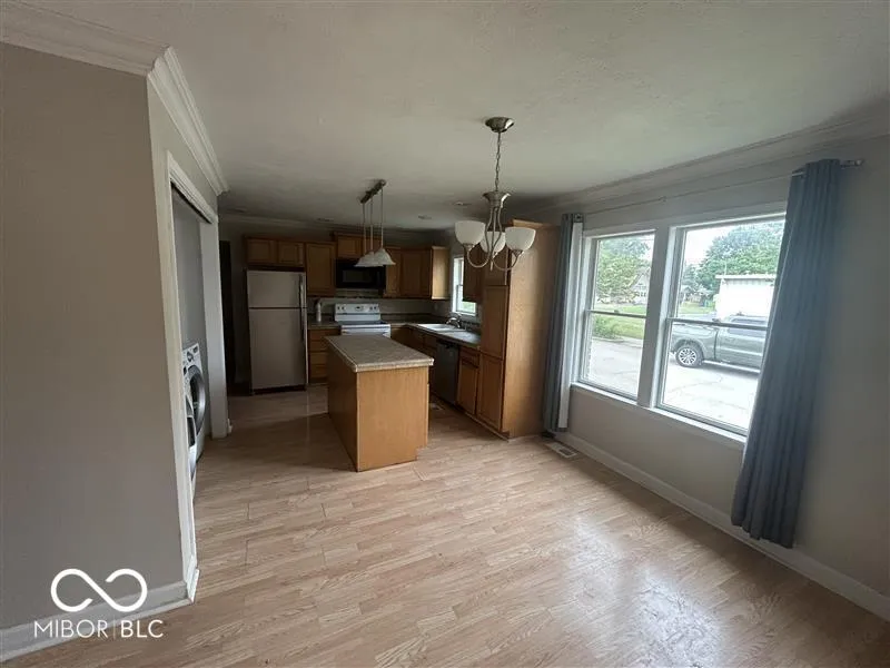 Columbus, Indiana 47201, United States, 3 Bedrooms Bedrooms, ,1 BathroomBathrooms,Residential,Active,112518