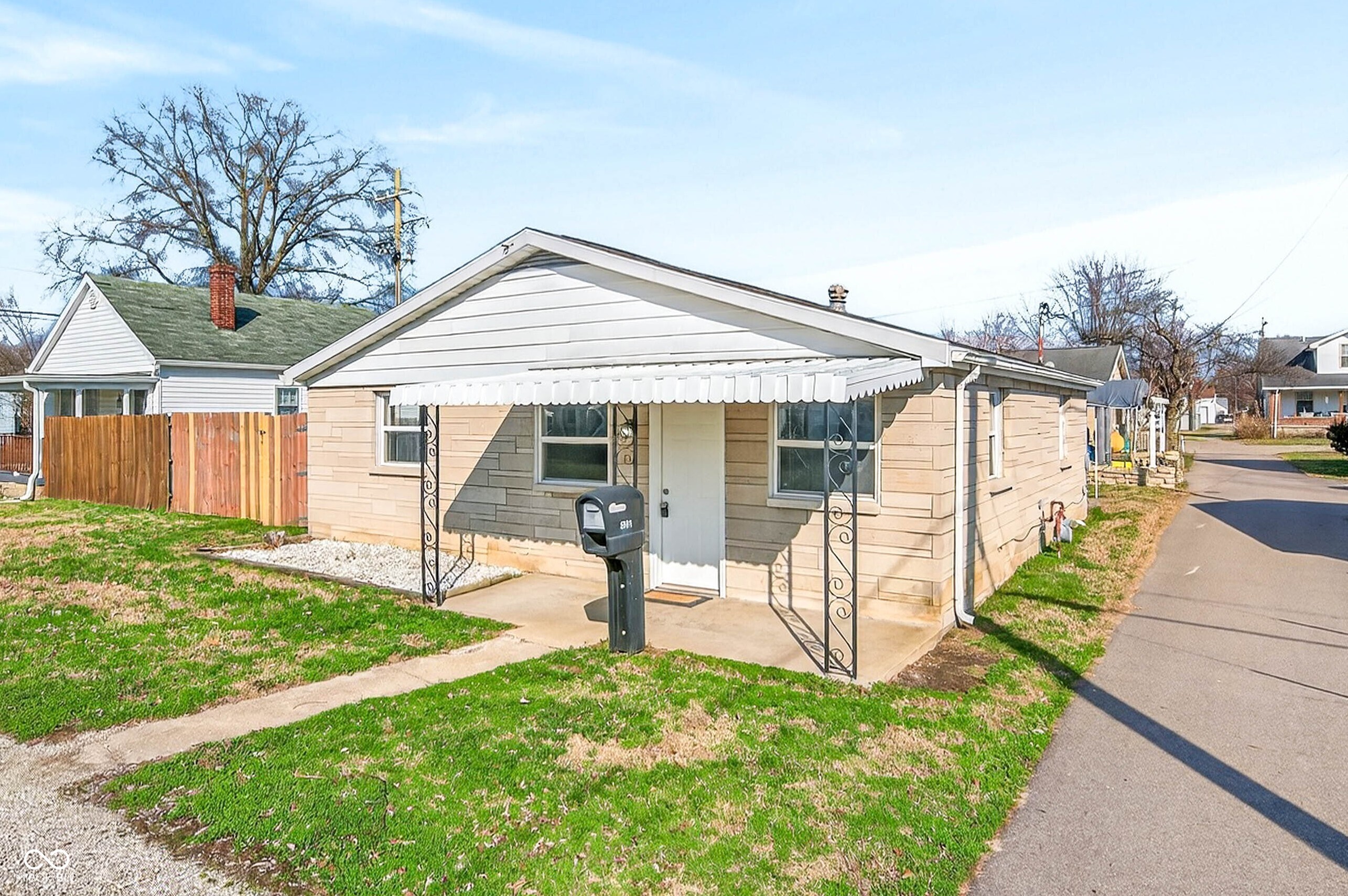 Photo 1 of 28 — 2031 Elm Street, Columbus, IN 47201