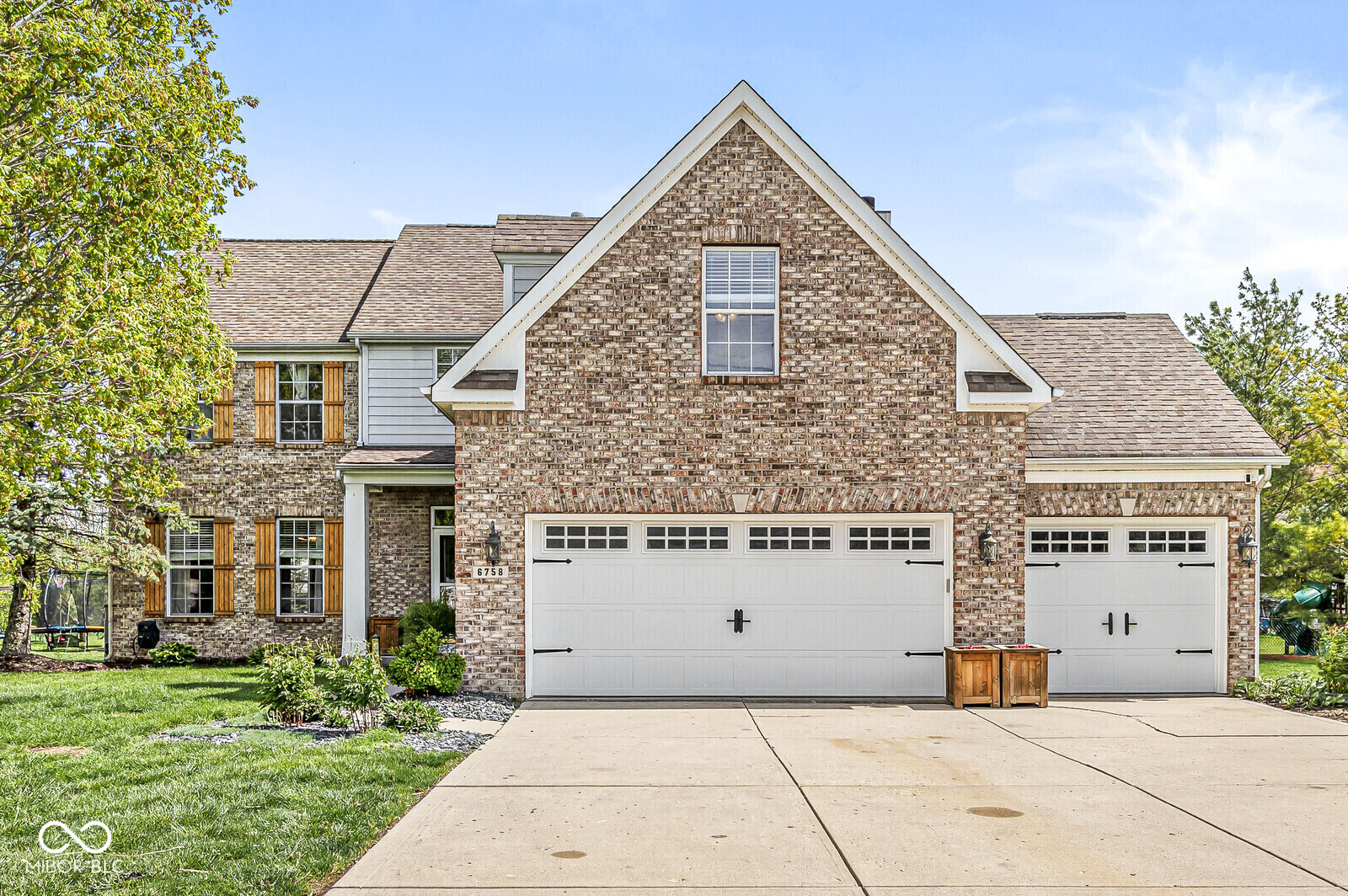 6758 Woodcliff Circle