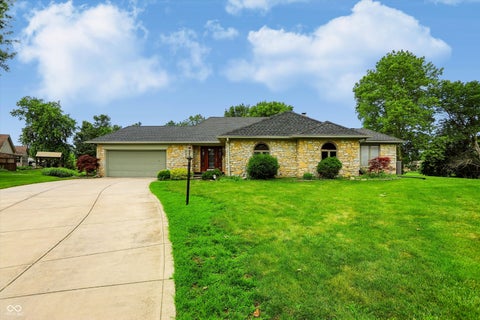 Photo of 2088 Golfview Court, Greenwood, IN 46143 (MLS # 22105193)