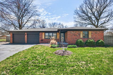 Photo of 5483 E Karlsway Drive, Columbus, IN 47201 (MLS # 22090193)