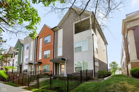 Photo of 2127 N College Avenue, Indianapolis, IN 46202 (MLS # 22124464)